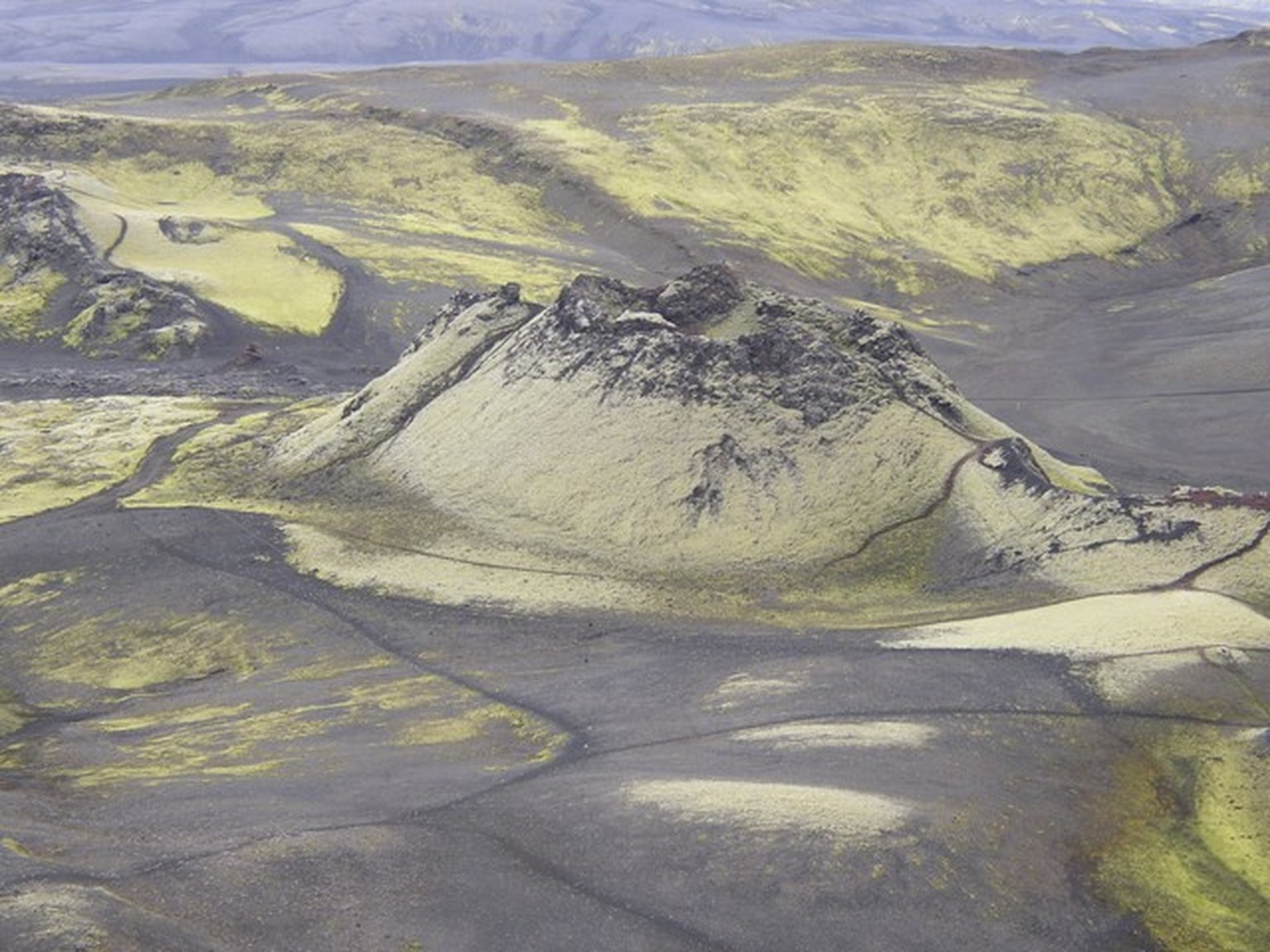 Einer der Laki-Krater in Island. Noch heute gibt es kaum Vegetation.