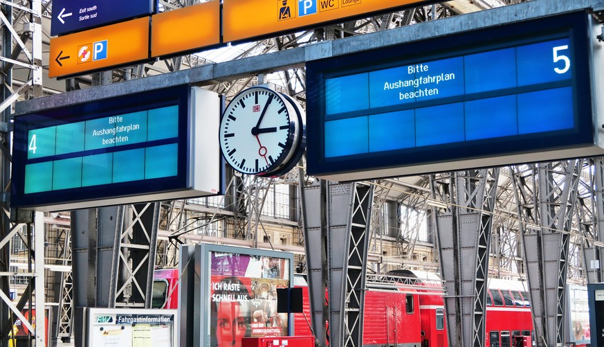 epa05961190 Electronic displays on platforms at Frankfurt am Main station advise passengers to refer to timetables, Frankfurt am Main, Germany, 13 May 2017. German railway network was affected 12 May  ...
