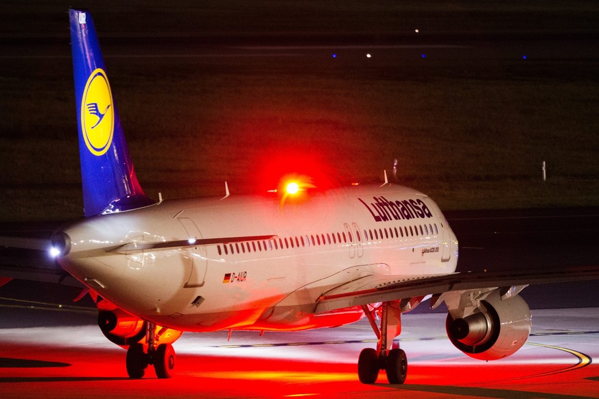 epa05642754 A Lufthansa Airbus 320-200 on a runway in the airport in Duesseldorf, Germany, 22 November 2016. Some 30 flights are expected to be cancelled on 23 November in the wake of pilots&#039; dec ...