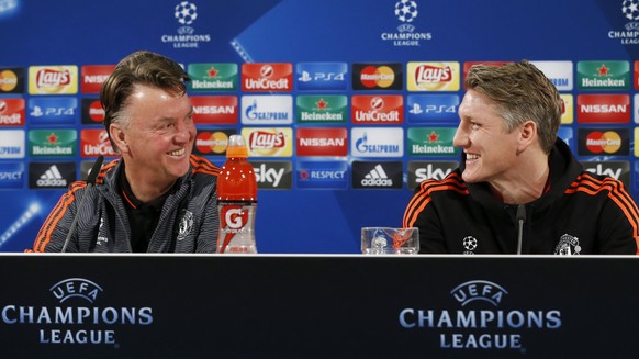 Gut drauf trotz durchzogener Bilanz: Trainer Van Gaal mit Führungsspieler Schweinsteiger.