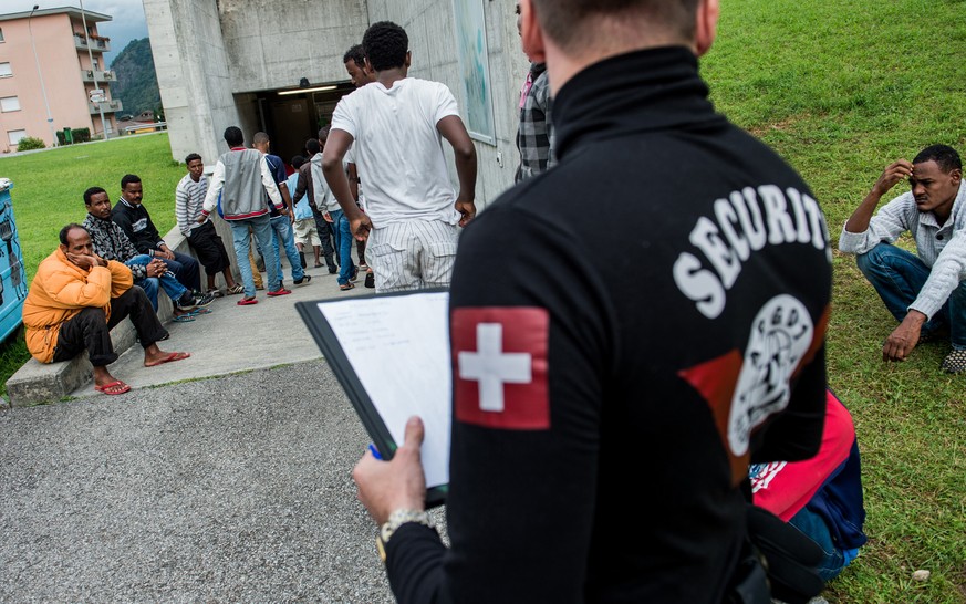 Brauchen eritreische Asylbewerber eine Dienstleistung von ihrem Konsulat in der Schweiz, wird eine Einkommensteuer fällig.