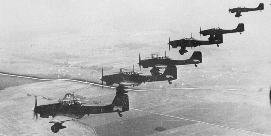 Sturzkampfbomber vom Typ Ju-87 «Stuka» am 1. September 1939 über Polen.