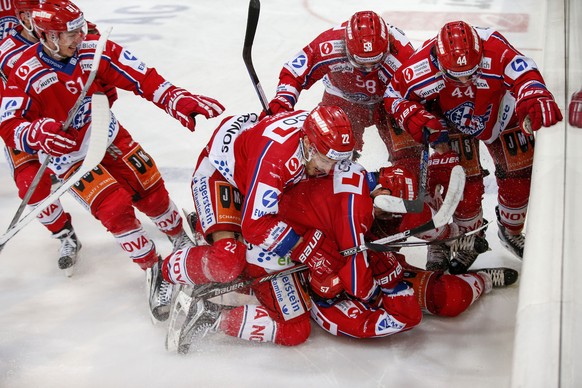 Grenzenloser Jubel bei den Rapperswil-Jona Lakers nach dem 4:3 durch Andrew Clark.