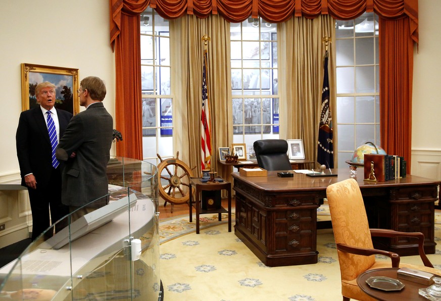 Republican presidential nominee Donald Trump views a replica of the Oval Office on a tour of the Gerald Ford Presidential Museum in Grand Rapids, Michigan, U.S. September 30, 2016. REUTERS/Jonathan Er ...