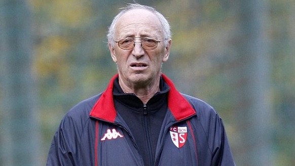 Jean-Claude Richard, assure l&#039;entrainement du FC Sion, jusqu&#039;a nouvel ordre ce lundi 3 novembre 2008 au siege du club a Martigny. (KEYSTONE/Jean-Christophe Bott)