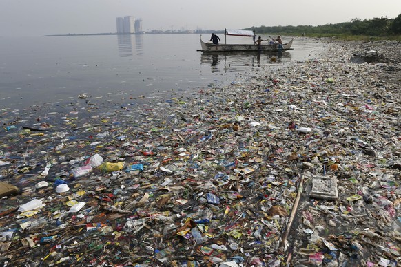 Ein Ozean voller Plastik im Ozean. Hier in Manila.