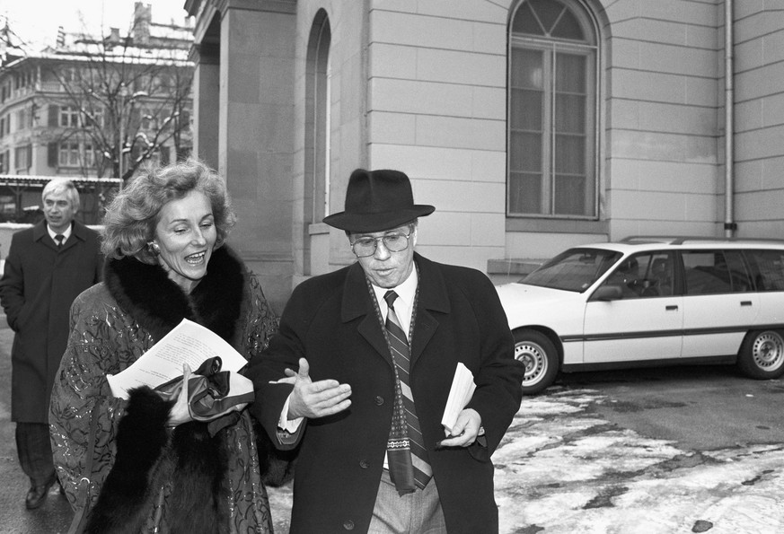 Dezember 1990: Silvia und Christoph Blocher verlassen das Zürcher Obergericht. Der Chef der EMS Chemie wurde damals wegen Veruntreuung angeklagt.