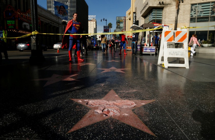 REFILE - CORRECTING LOCATION. Donald Trump&#039;s star on the Hollywood Walk of Fame is seen after it was vandalized in Los Angeles, California U.S., October 26, 2016. REUTERS/Mario Anzuoni