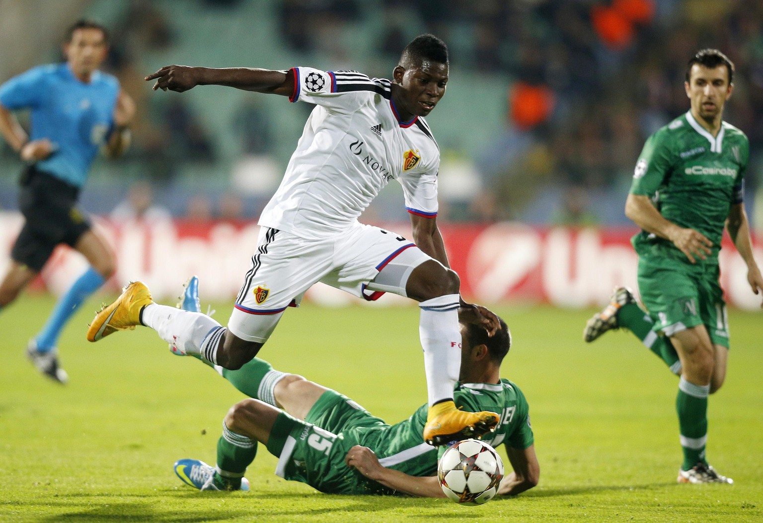 Breel Embolo und sein FC Basel werden für ihre Mühen nicht belohnt und verlieren unglücklich