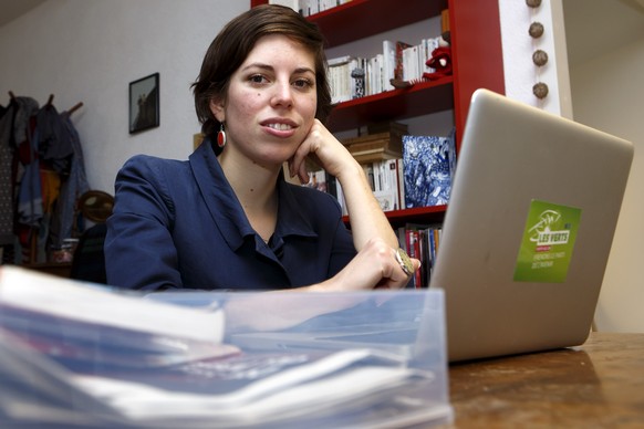 Lisa Mazzone, conseillere nationale Les Verts GE, pose pour le photographe, ce vendredi 13 novembre 2015 a Geneve. Presidente des Verts genevois, Lisa Mazzone, 27 ans, sera la plus jeune elue a Berne  ...