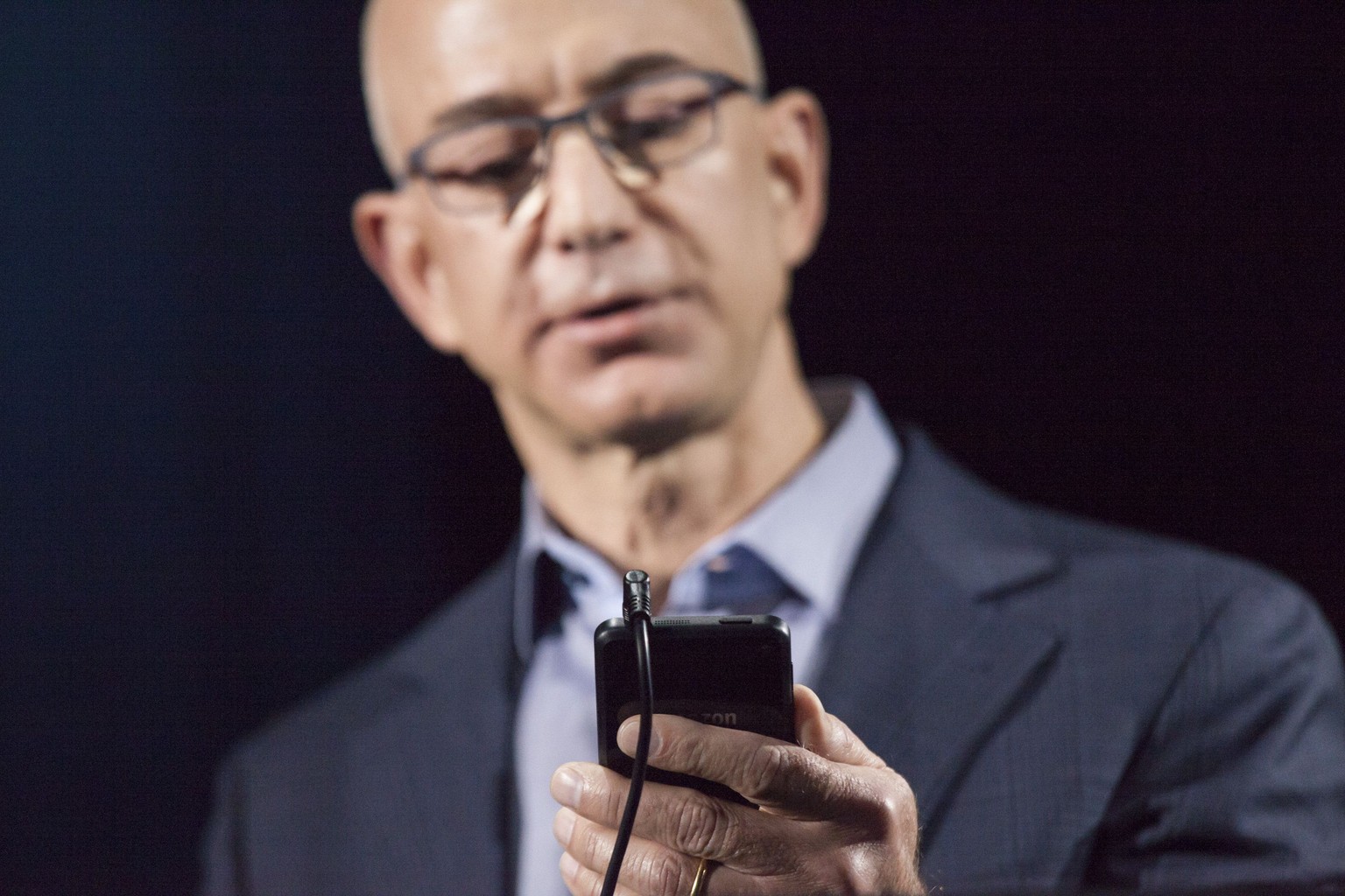 Amazon-Chef&nbsp;Jeff Bezos stellt das «Fire Phone» vor.