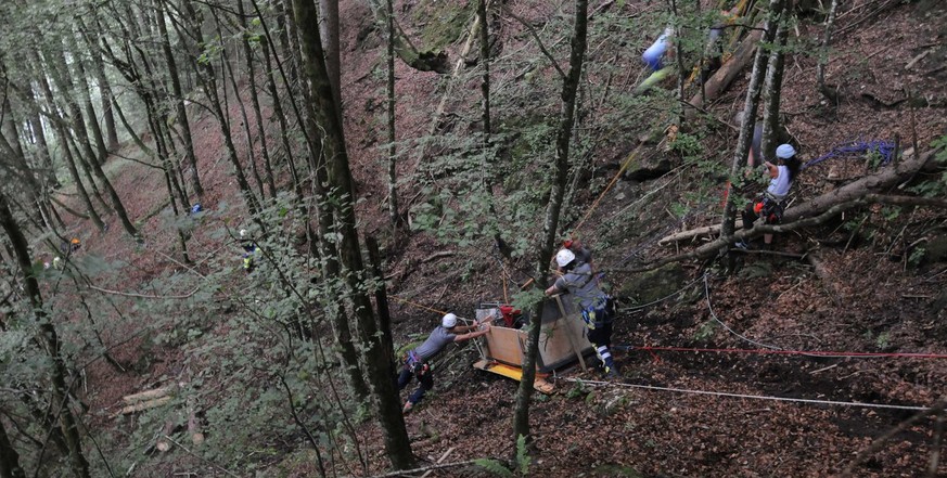 Bei dem Unglück in Innerthal SZ kamen zwei Personen ums Leben – ein 16 Monate altes Mädchen überlebte schwer verletzt.