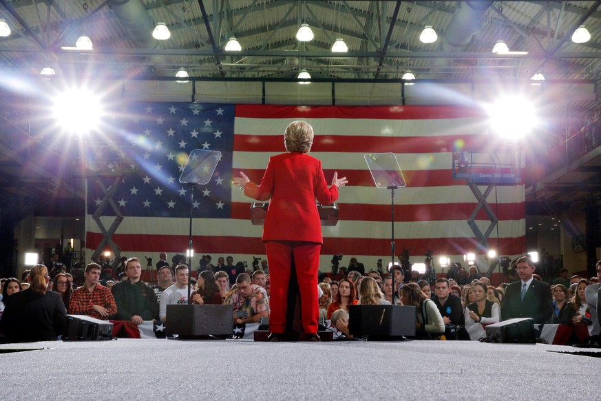 U.S. Democratic presidential nominee Hillary Clinton speaks at a campaign rally at Kent State University in Kent, Ohio, U.S. October 31, 2016. REUTERS/Brian Snyder