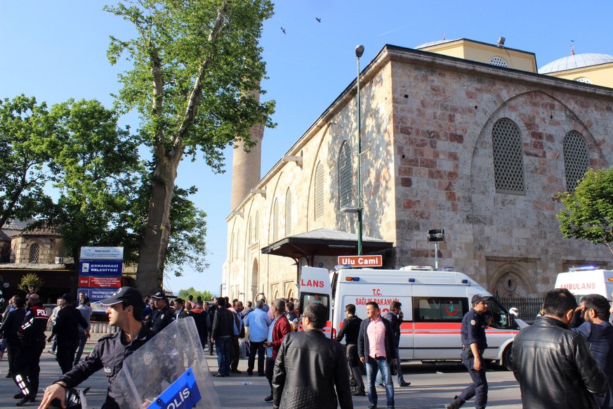 Der Tatort vor einer Moschee in Bursa.