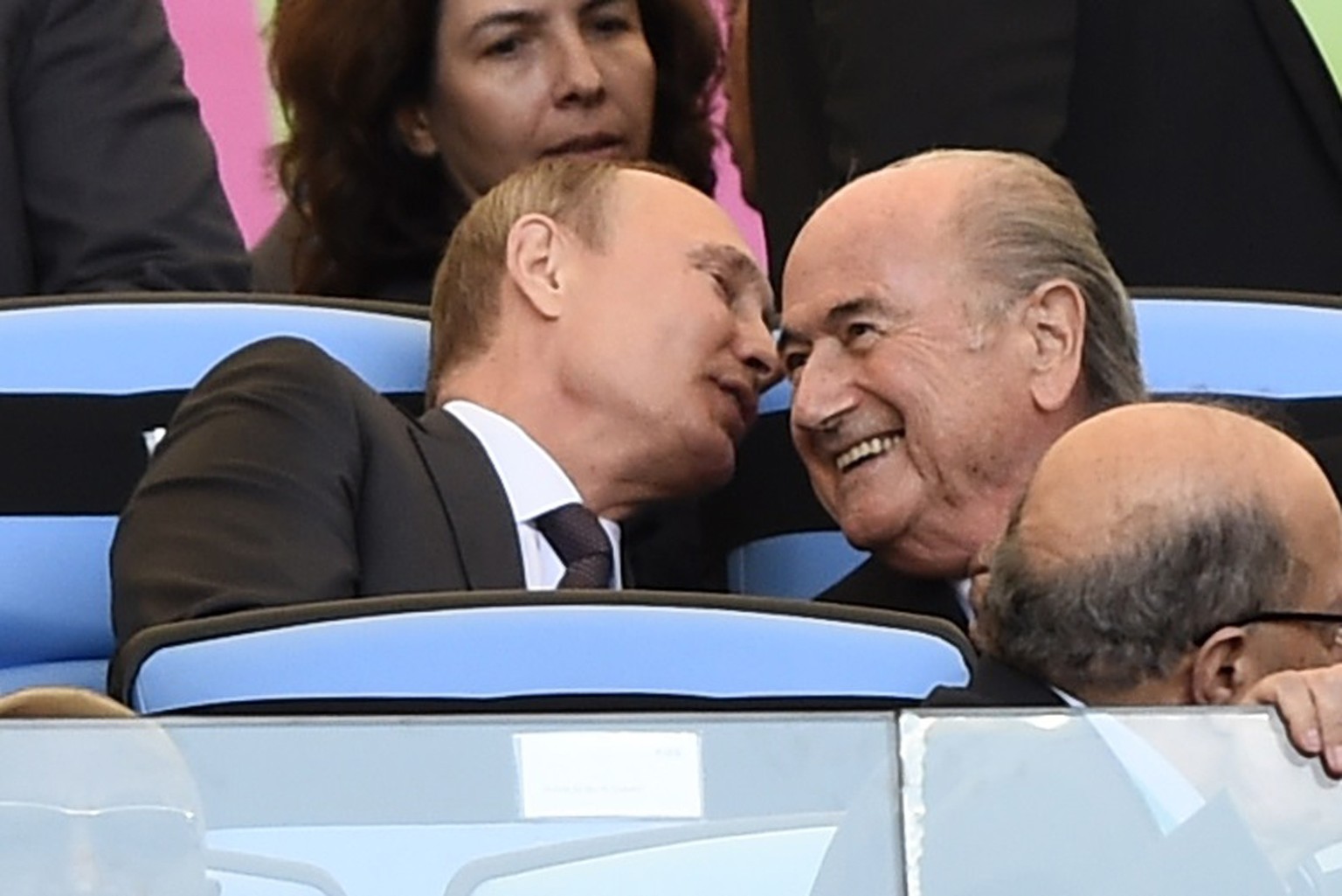 Fertig lustig: FIFA-Chef Sepp Blatter (rechts) soll Wladimir Putin (links) unter Druck setzen, fordert Adolf Ogi.