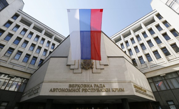 epa04664201 (FILE) A file picture dated 15 March 2014 of a Russian flag flying on Crimea&#039;s regional parliament building in Simferopol, Crimea. Crimeans on 16 March 2014 voted in a controversial r ...