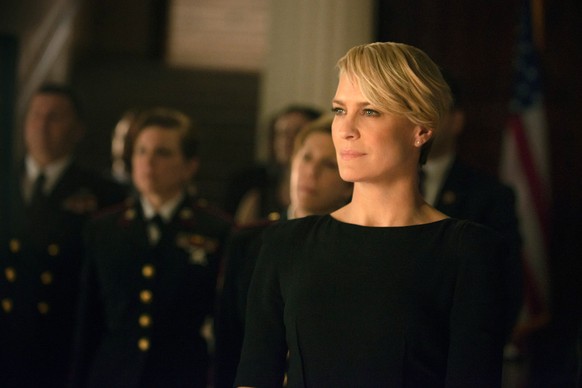 Die statueske Eiskönigin Claire Underwood.