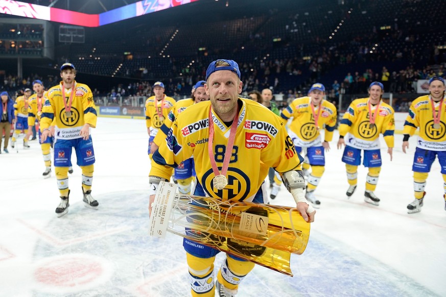 Fast wie im Film: Reto von Arx entscheidet die Finalserie gegen die ZSC Lions für den HCD.