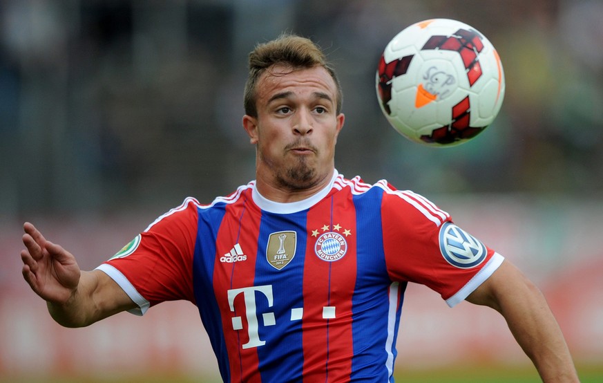 epa04551091 Bayern Munich&#039;s Xherdan Shaqiri plays the ball during the DFB Cup 1st round match between Preussen Muenster and Bayern Munich in Muenster, Germany, 17 August 2014. As media reports Xh ...