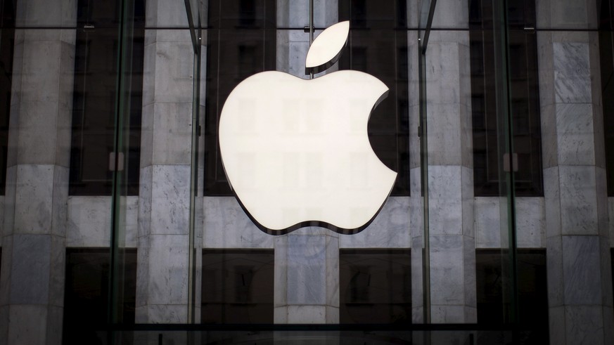 An Apple logo hangs above the entrance to the Apple store on 5th Avenue in the Manhattan borough of New York City, July 21, 2015. REUTERS/Mike Segar/File Photo