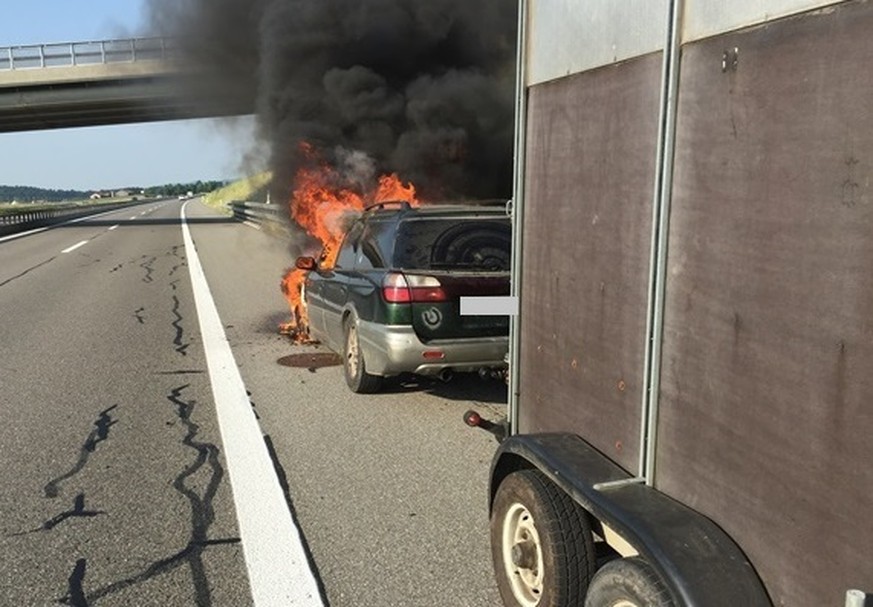 Beim Fahrzeugbrand blieben alle Personen unverletzt.