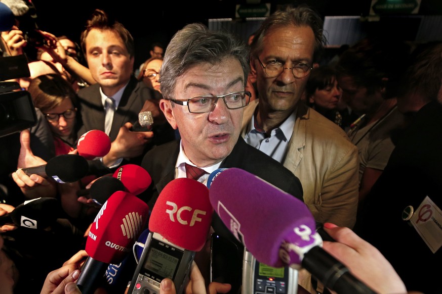 epa06023248 Former French presidential candidate for the far-left party &#039;La France Insoumise&#039; (France Unbowed), Jean-Luc Melenchon speaks with journalists after the first round of the French ...