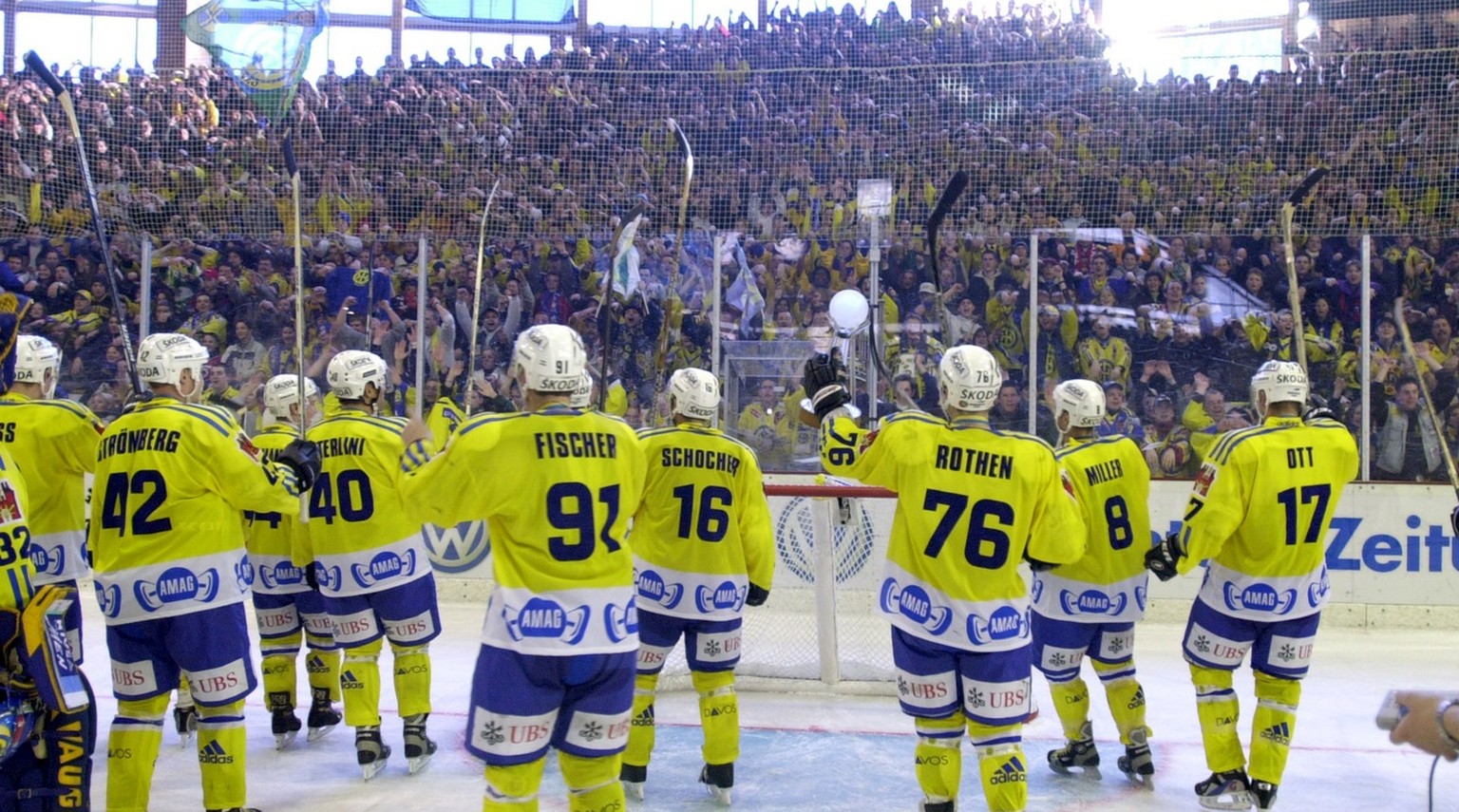 HC Davos won the Spengler Cup final against Canada Selects, Sunday, December 31, 2000, in Davos, Switzerland. It&#039;s the first time since 1958 that the Swiss club won this Ice Hockey tournament. (K ...