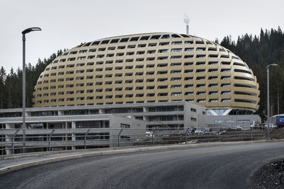 ARCHIV --- Das Hotel Intercontinental in Davos, aufgenommen am 03. April 2014. Nur ein halbes Jahr nach der Eroeffnung hat die Paechterin des Intercontinental Hotels, die Stilli Park AG, am Montag, 2. ...