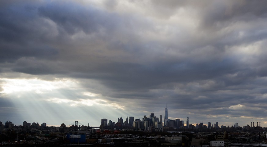 epa05753159 A view of the skyline in New York, New York, USA, 26 January 2017. EPA/JUSTIN LANE