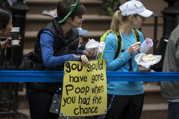 Lustige Zaungäste während des New-York-Marathons.