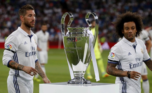 epa05490994 Real MadridŽs players Sergio Ramos (L) and Brazilian Marcelo Vieira (R) pose next to Champions League Trophy prior to the Santiago Bernabeu Trophy match between Real Madrid and Stade de Re ...