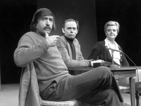 FILE - In this Jan. 27, 1977, file photo, playwright Edward Albee, left, makes a point as director Paul Weidner, center, and actress Angela Lansbury look on during a news conference in Hartford, Conn. ...