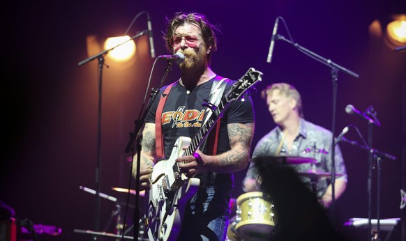 EODM-Frontmann Jesse Hughes beim Konzert im «Olympia» in Paris.