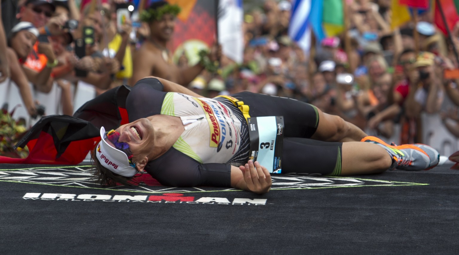 Die totale Erschöpfung: Sebastian Kienle, der Ironman-Sieger 2014, hat soeben 10'000 Kalorien verbrannt.&nbsp;