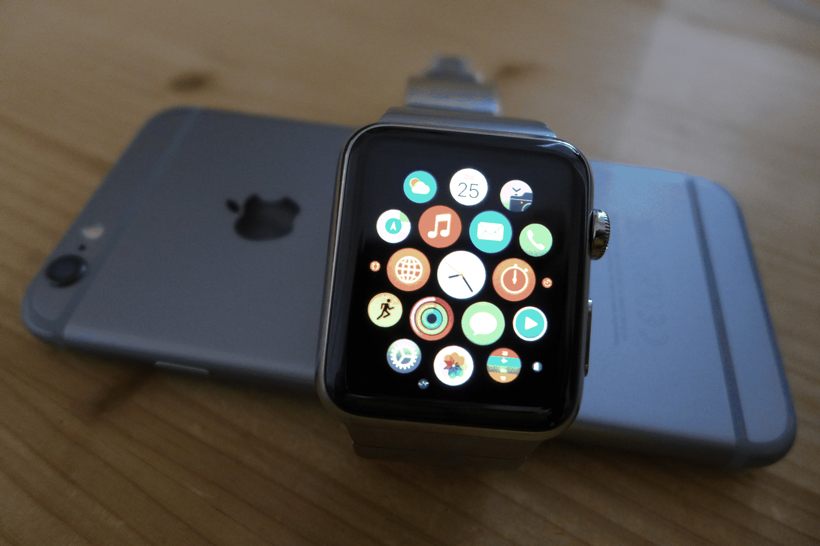 Die Apple Watch ist auf ein iPhone 6 (oder neuer) angewiesen.