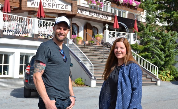 Watson-Interviewer Marco Büchel mit Tina Weirather.