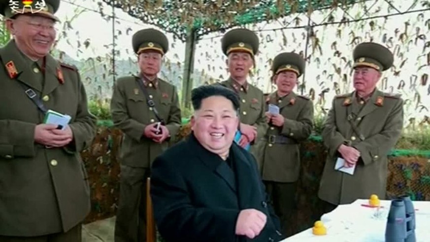 radar-reuters Nordkoreanische Staatsmedien haben am Freitag Fotos einer Militärübung veröffentlicht. Auf den Fotos ist der nordkoreanische Diktator Kim Jon Un zu sehen, wie er umringt von hochrangigen ...