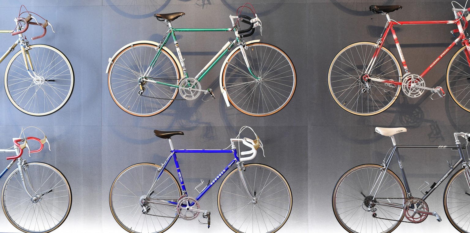 Schweizer Velos (1930-1980 ) in der Ausstellung «Bike I Design I City» im Gewerbemuseum Winterthur am Freitag, 27. Januar 2017. Das Gewerbemuseum Winterthur beleuchtet mit der Ausstellung «Bike I Desi ...