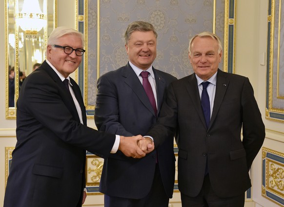 Foreign Ministers Frank-Walter Steinmeier of Germany (L), Jean-Marc Ayrault of France (R) and Ukrainian President Petro Poroshenko attend a meeting in Kiev, Ukraine, September 14, 2016. REUTERS/Genya  ...