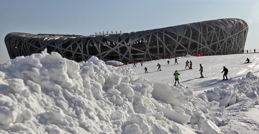 Künstlicher Schnee vor dem «Vogelnest» in Peking: China wird 2022 die olympischen Winterspiele ausrichten.