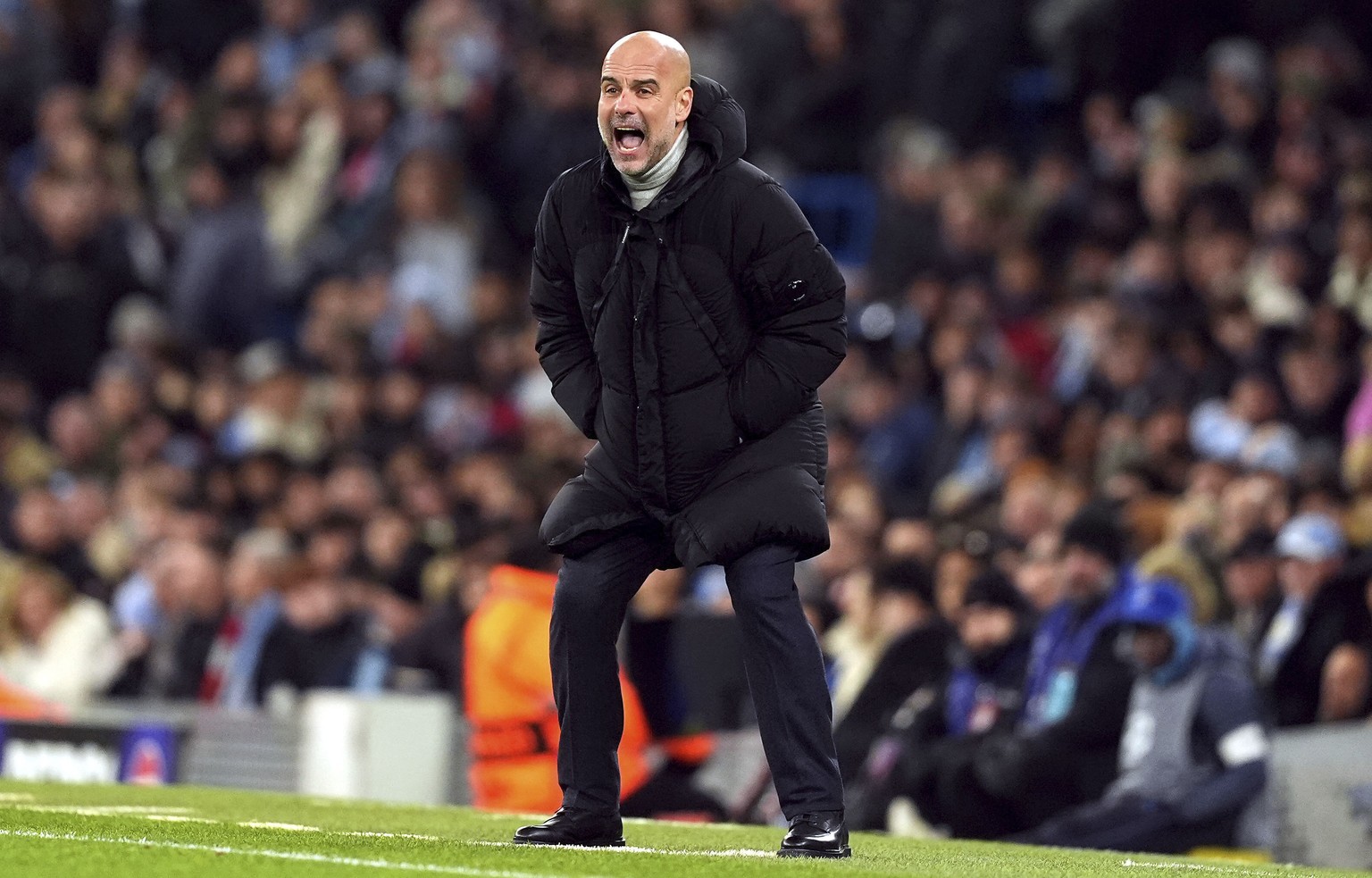 Nachrichten Linkding Manchester City manager Pep Guardiola reacts during the Champions League opening phase soccer match between Manchester City and Feyenoord at the Etihad Stadium in Manchester, England, Tuesday, Nov. 26 ...