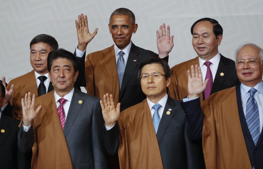 U.S. President Barack Obama, background center, is joined byTaiwan &#039;s special APEC envoy James Soong, from left, Japan&#039;s Prime Minister Shinzo Abe, South Korea&#039;s Prime Minister Hwang Ky ...