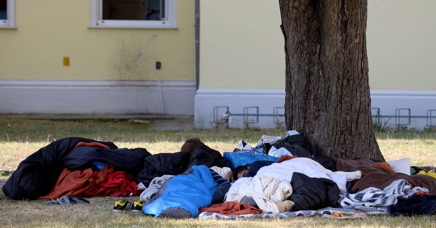 Flüchtlinge, die im österreichischen Traiskirchen kein Dach über dem Kopf haben.