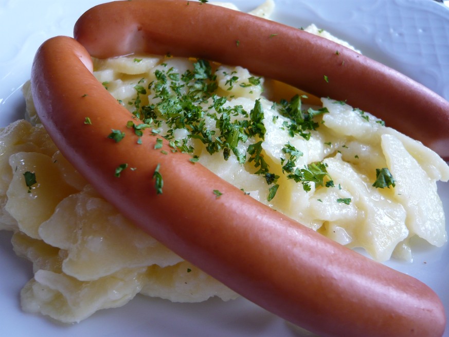 wienerli frankfurter würstchen wurstg kartoffelsalat härdöpfelsalat http://upload.wikimedia.org/wikipedia/commons/0/0d/Frankfurter_wuerstchen.jpg