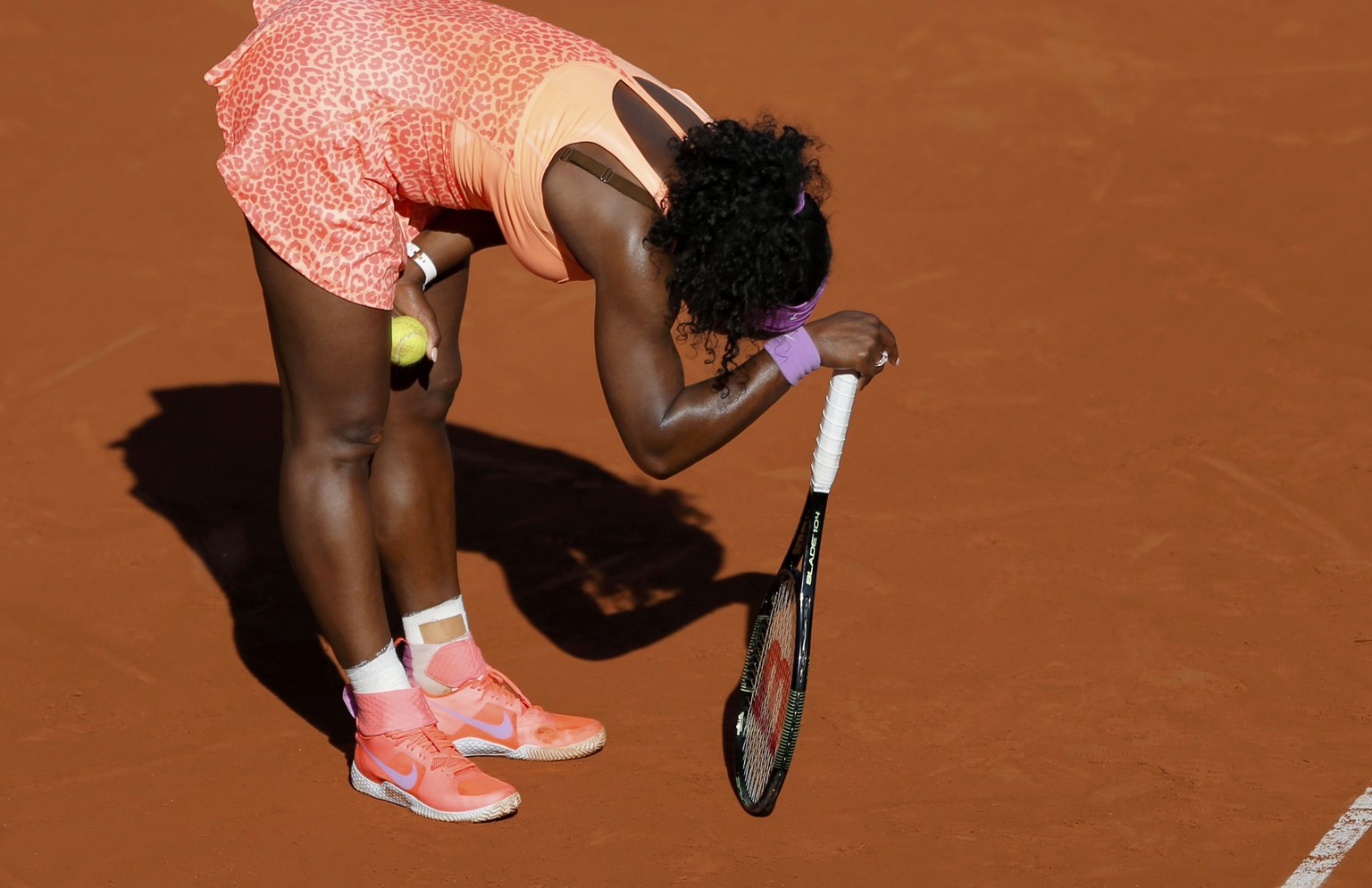 Serena Williams macht einen auf krank, spielt aber überragendes Tennis.