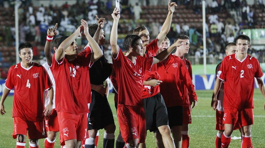 Switzerland players celebrate after defeating Italy 2-1 in their U17 World Cup quarter-final soccer match in Ijebu Ode, Nigeria Sunday, Nov. 8, 2009. (KEYSTONE/AP Photo/Sunday Alamba)