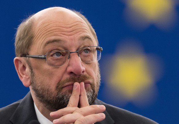 epa05603236 Martin Schulz, President of the European Parliament, delivers his speech before the Key debate about the Conclusions of the European Council meeting of 20 and 21 October, at the European P ...