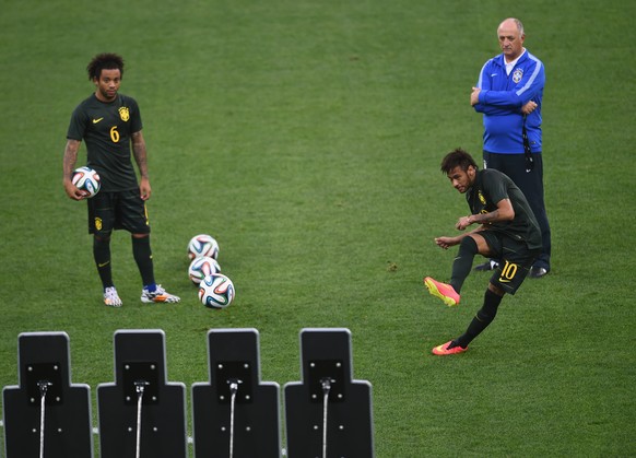 Freistosstraining unter den Augen von Scolari und Marcelo.