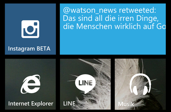 Die Twitter-App zeigt die letzten Nachrichten in der blauen Kachel auf dem Homescreen an.&nbsp;