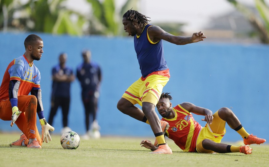 Congo&#039;s Joel Kiassumbua, left, Dieumerci Mbokani, centre, and Jacques Maghoma attend a training session at the Stade Akoakam, Oyem Gabon, Tuesday, Jan. 17, 2017, ahead of their African Cup of Nat ...